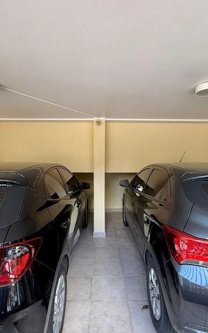 Casa à venda com 329m², 4 quartos e 3 vagas Casa à venda com 329m², 4 quartos e 3 vagasGaragem