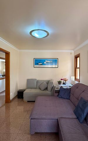 Casa à venda com 329m², 4 quartos e 3 vagas Casa à venda com 329m², 4 quartos e 3 vagasSala