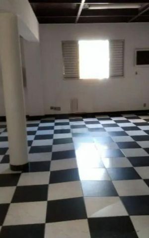 Casa à venda com 196m², 4 quartos e 6 vagas