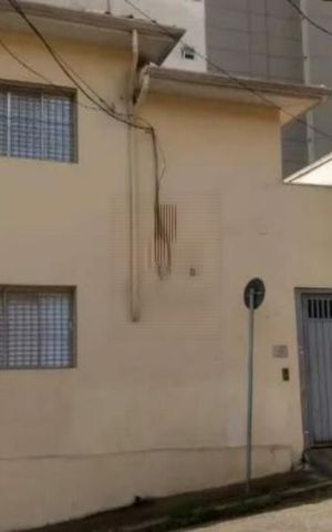 Casa à venda com 196m², 4 quartos e 6 vagas