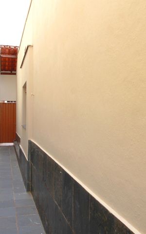 Casa à venda com 281m², 3 quartos e 3 vagasCorredor lateral