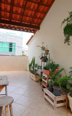Casa à venda com 281m², 3 quartos e 3 vagasVaranda lateral