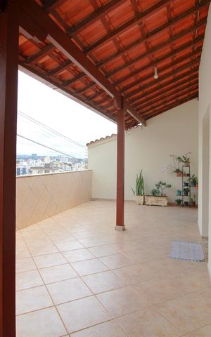 Casa à venda com 281m², 3 quartos e 3 vagasVaranda