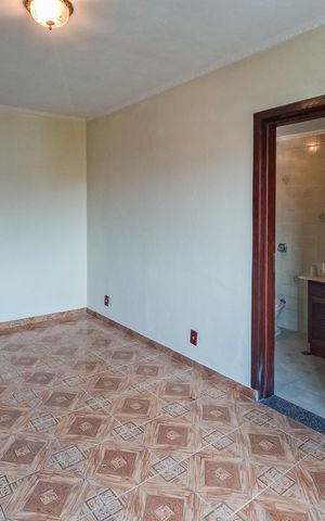 Casa para alugar com 240m², 3 quartos e 3 vagas Casa para alugar com 240m², 3 quartos e 3 vagasSuíte
