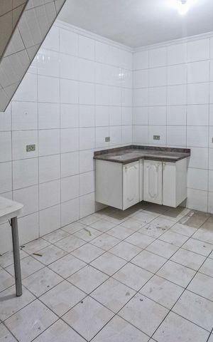 Casa para alugar com 240m², 3 quartos e 3 vagas Casa para alugar com 240m², 3 quartos e 3 vagasCozinha