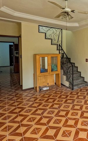 Casa para alugar com 240m², 3 quartos e 3 vagas Casa para alugar com 240m², 3 quartos e 3 vagasSala