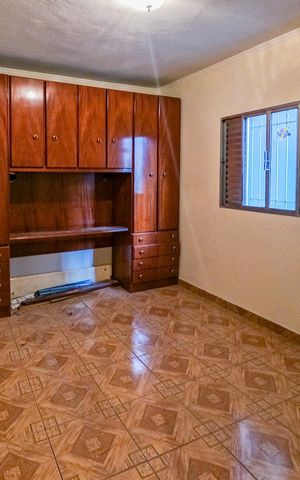 Casa para alugar com 240m², 3 quartos e 3 vagas Casa para alugar com 240m², 3 quartos e 3 vagasQuarto 2