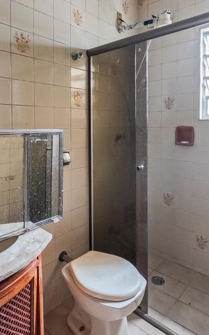 Casa para alugar com 240m², 3 quartos e 3 vagas Casa para alugar com 240m², 3 quartos e 3 vagasBanheiro Corredor