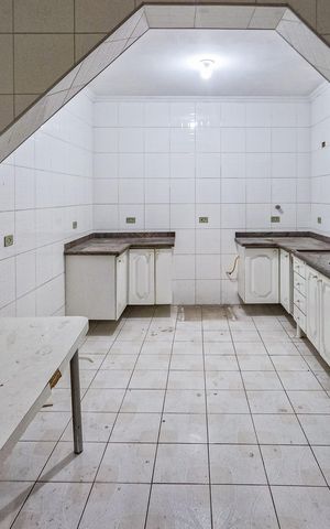 Casa para alugar com 240m², 3 quartos e 3 vagas Casa para alugar com 240m², 3 quartos e 3 vagasCozinha
