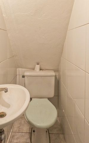 Casa para alugar com 240m², 3 quartos e 3 vagas Casa para alugar com 240m², 3 quartos e 3 vagasLavabo 1