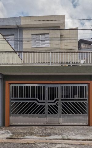 Casa para alugar com 240m², 3 quartos e 3 vagas Casa para alugar com 240m², 3 quartos e 3 vagasFachada