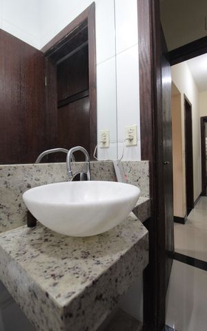 Casa à venda com 150m², 3 quartos e 2 vagasBanheiro da Suite