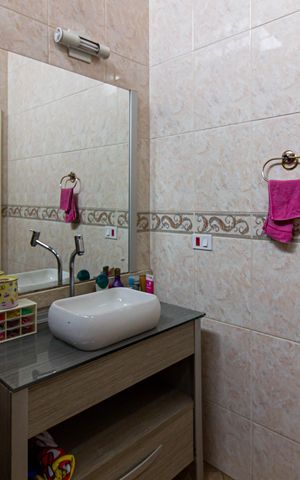 Casa à venda com 104m², 2 quartos e 1 vaga Casa à venda com 104m², 2 quartos e 1 vagaBanheiro 2