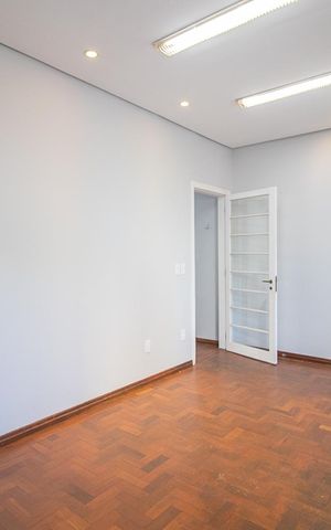 Casa à venda com 240m², 8 quartos e 3 vagas Casa à venda com 240m², 8 quartos e 3 vagasSuíte 8