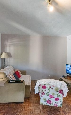 Casa à venda com 199m², 3 quartos e 2 vagas Casa à venda com 199m², 3 quartos e 2 vagasSala