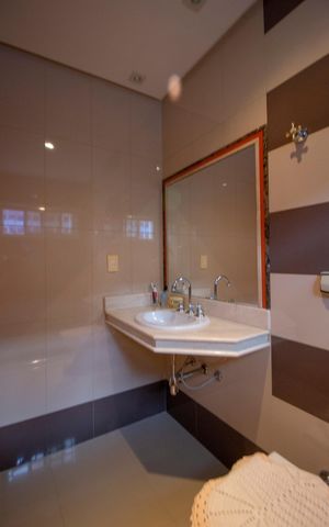 Casa para alugar com 314m², 5 quartos e 2 vagasBanheiro 2