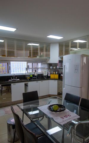 Casa para alugar com 314m², 5 quartos e 2 vagasCozinha