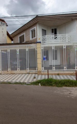 Casa para alugar com 314m², 5 quartos e 2 vagasFachada