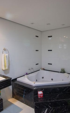 Casa para alugar com 314m², 5 quartos e 2 vagasBanheiro 4