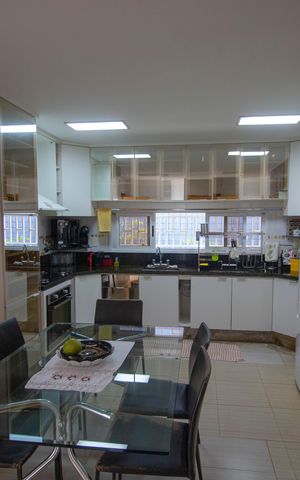 Casa para alugar com 314m², 5 quartos e 2 vagasCozinha