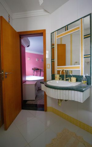 Casa para alugar com 314m², 5 quartos e 2 vagasBanheiro 4