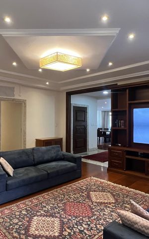 Apartamento à venda com 380m², 4 quartos e 3 vagas Apartamento à venda com 380m², 4 quartos e 3 vagasSala de TV