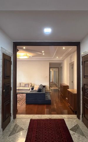Apartamento à venda com 380m², 4 quartos e 3 vagas Apartamento à venda com 380m², 4 quartos e 3 vagasEntrada