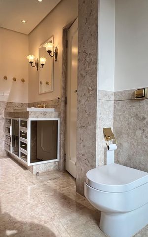 Apartamento à venda com 380m², 4 quartos e 3 vagas Apartamento à venda com 380m², 4 quartos e 3 vagasBanheiro da Suíte 1 e 2