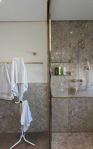 Apartamento à venda com 380m², 4 quartos e 3 vagas Apartamento à venda com 380m², 4 quartos e 3 vagasBanheiro da Suíte 3