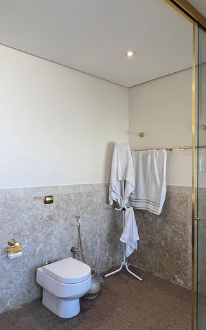 Apartamento à venda com 380m², 4 quartos e 3 vagas Apartamento à venda com 380m², 4 quartos e 3 vagasBanheiro da Suíte 3