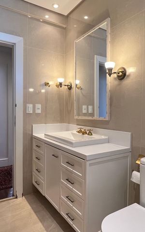 Apartamento à venda com 380m², 4 quartos e 3 vagas Apartamento à venda com 380m², 4 quartos e 3 vagasBanheiro