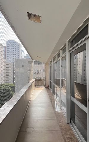 Apartamento à venda com 380m², 4 quartos e 3 vagas Apartamento à venda com 380m², 4 quartos e 3 vagasVaranda