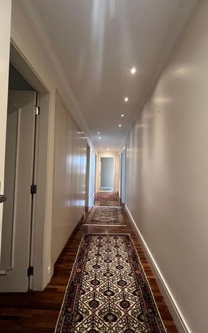 Apartamento à venda com 380m², 4 quartos e 3 vagas Apartamento à venda com 380m², 4 quartos e 3 vagasCorredor