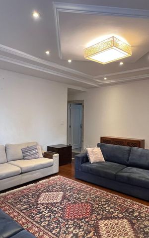 Apartamento à venda com 380m², 4 quartos e 3 vagas Apartamento à venda com 380m², 4 quartos e 3 vagasSala de TV
