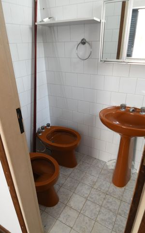 Casa à venda com 166m², 4 quartos e 3 vagasBanheiro 1