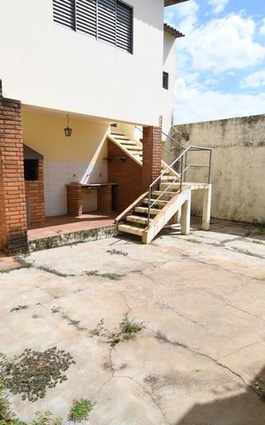 Casa à venda com 166m², 4 quartos e 3 vagasQuintal