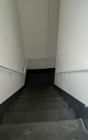 Apartamento para alugar com 65m², 2 quartos e 1 vagaEscada