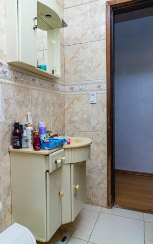 Casa à venda com 380m², 4 quartos e 4 vagas Casa à venda com 380m², 4 quartos e 4 vagasBanheiro 2
