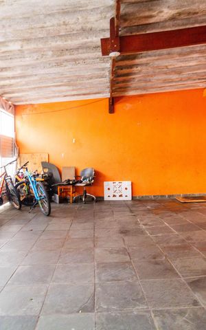 Casa à venda com 380m², 4 quartos e 4 vagas Casa à venda com 380m², 4 quartos e 4 vagasGaragem
