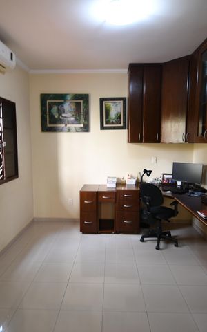 Casa à venda com 282m², 4 quartos e 2 vagasQuarto 3