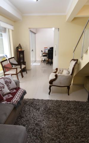 Casa à venda com 282m², 4 quartos e 2 vagasSala de TV
