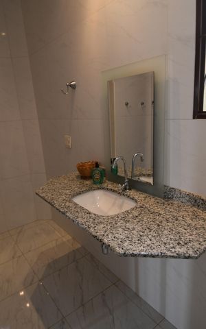 Casa à venda com 282m², 4 quartos e 2 vagasBanheiro 3