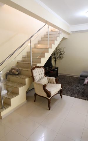 Casa à venda com 282m², 4 quartos e 2 vagasSala de TV