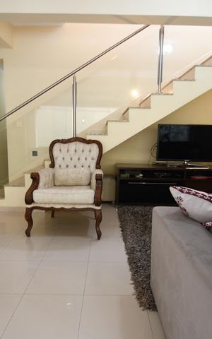 Casa à venda com 282m², 4 quartos e 2 vagasSala de TV