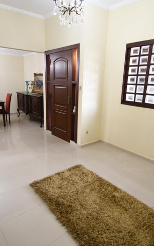 Casa à venda com 282m², 4 quartos e 2 vagasSala