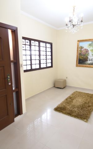 Casa à venda com 282m², 4 quartos e 2 vagasSala