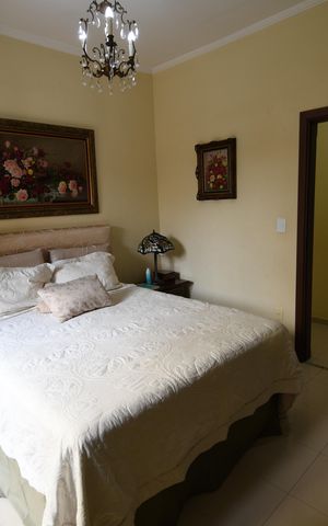 Casa à venda com 282m², 4 quartos e 2 vagasQuarto 4 - Suíte