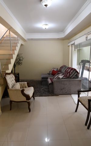Casa à venda com 282m², 4 quartos e 2 vagasSala de TV
