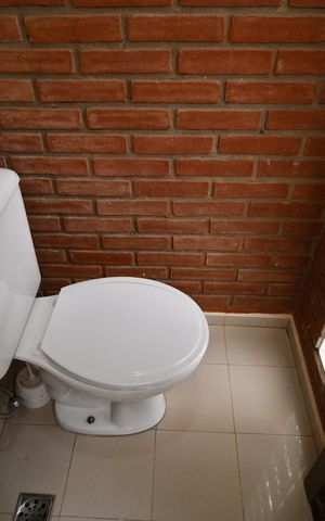 Casa à venda com 282m², 4 quartos e 2 vagasBanheiro de serviço