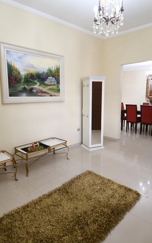 Casa à venda com 282m², 4 quartos e 2 vagasSala